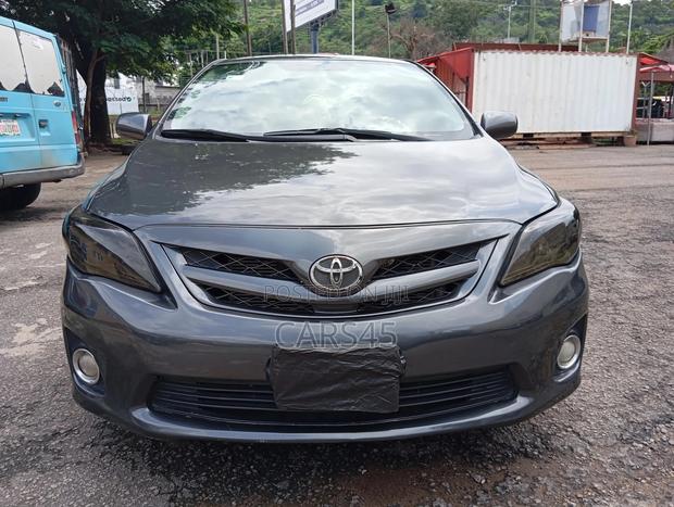 Toyota Corolla 2011 Gray