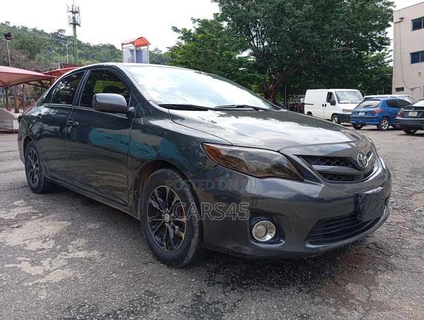 Toyota Corolla 2011 Gray