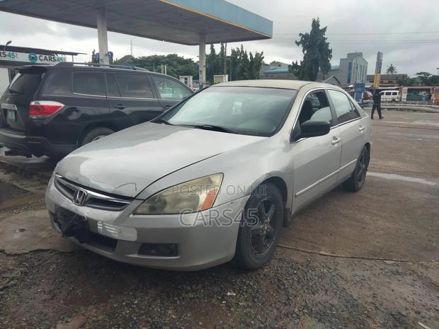 Honda Accord 2005 Silver