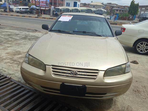 Toyota Camry 1998 Gold
