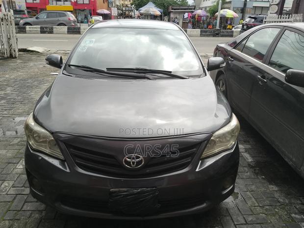 Toyota Corolla 2010 Gray