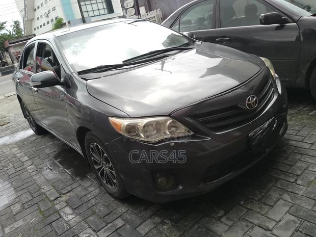 Toyota Corolla 2010 Gray