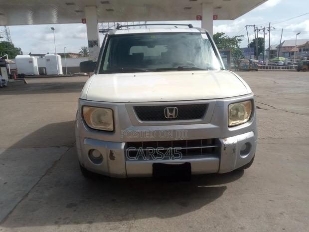 Honda Element 2004 White