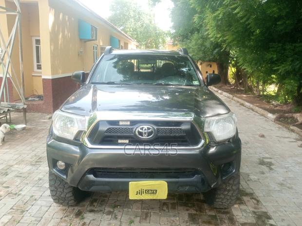 Toyota Tacoma 2dr Regular Cab 4WD 6.1 ft. SB (2.7L 4cyl 4A) 2014 Gray