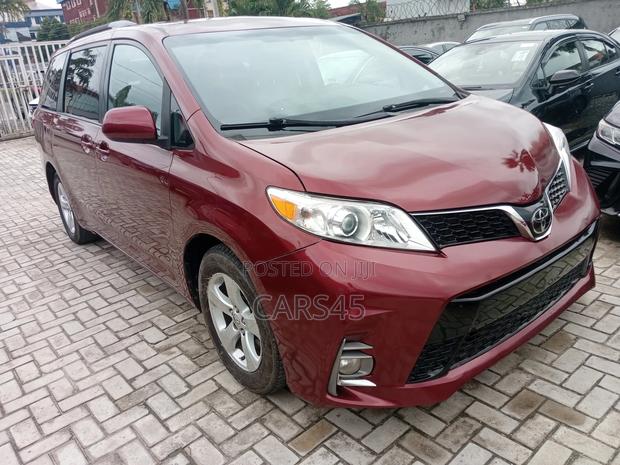 Toyota Sienna LE 7 Passenger Mobility (3.5L 6cyl 8A) 2017 Burgandy