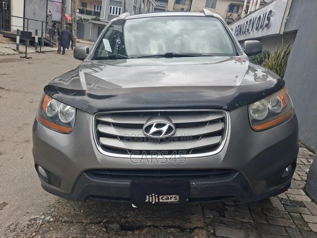 Hyundai Santa Fe 2011 Gray