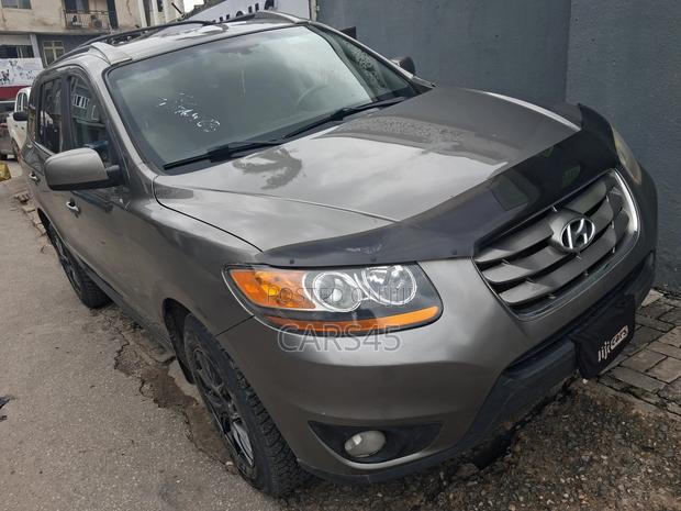 Hyundai Santa Fe 2011 Gray
