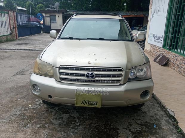Toyota Highlander 2002 Gold