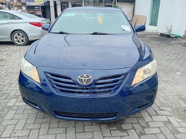 Toyota Camry SE 4dr Sedan (2.5L 4cyl 6A) 2011 Blue