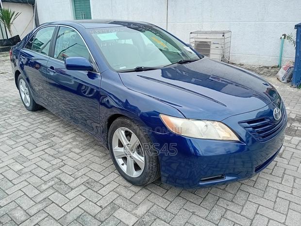 Toyota Camry SE 4dr Sedan (2.5L 4cyl 6A) 2011 Blue