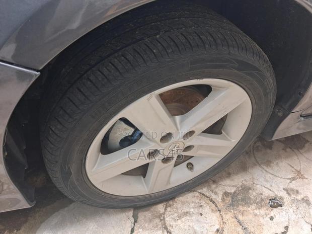 Toyota Camry SE 4dr Sedan (2.5L 4cyl 6A) 2012 Gray