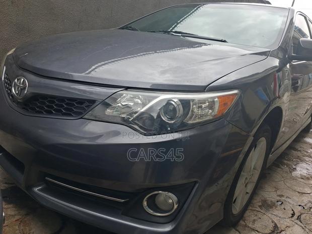 Toyota Camry SE 4dr Sedan (2.5L 4cyl 6A) 2012 Gray