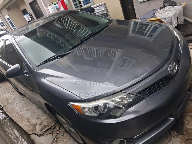 Toyota Camry SE 4dr Sedan (2.5L 4cyl 6A) 2012 Gray