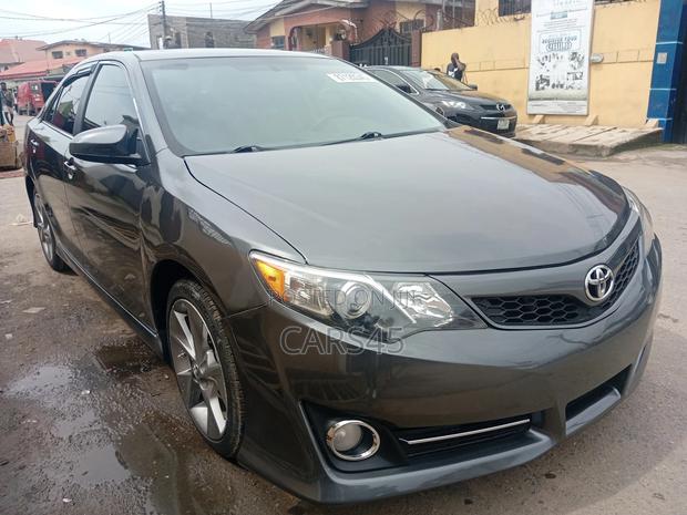 Toyota Camry 2012 Gray