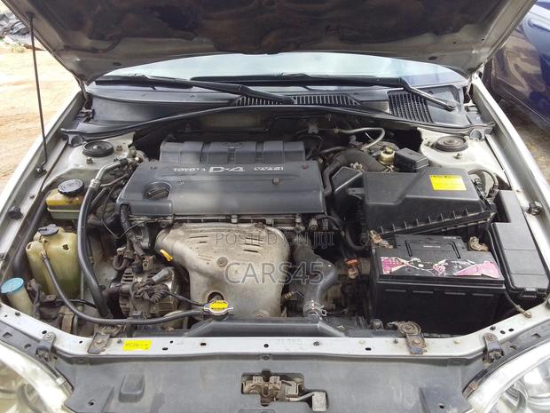 Toyota Avensis 2002 Silver