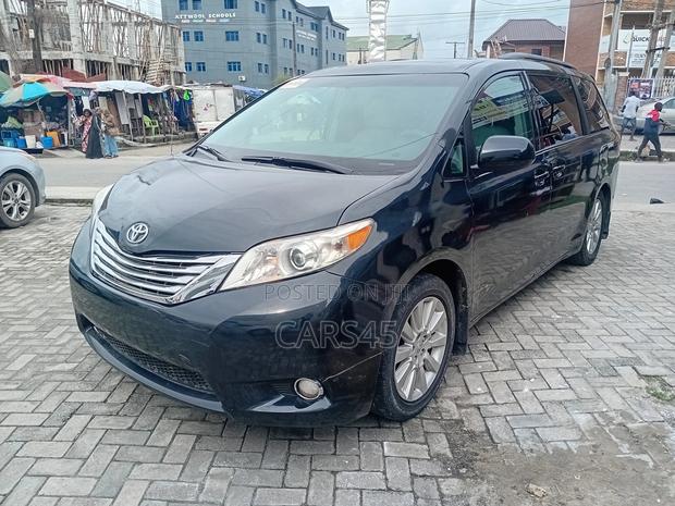 Toyota Sienna XLE 7 Passenger 2011 Black