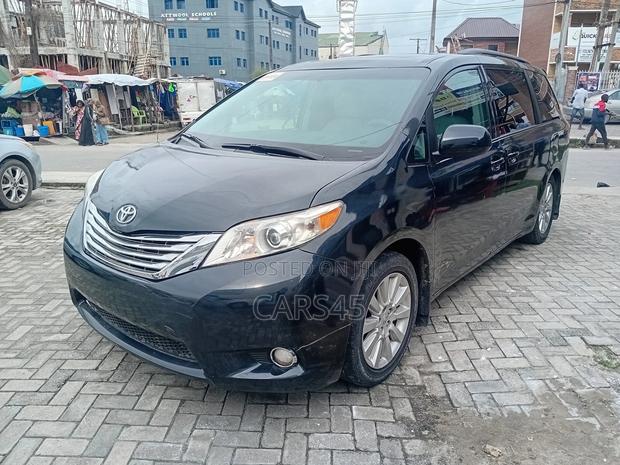 Toyota Sienna XLE 7 Passenger Mobility 2011 Black