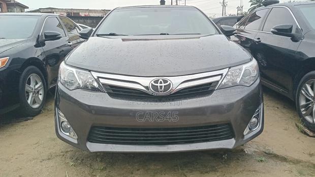 Toyota Camry XLE 4dr Sedan (2.5L 4cyl 6A) 2013 Gray