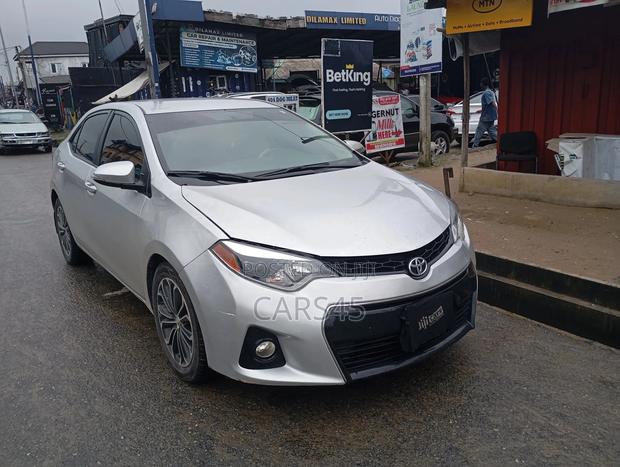 Toyota Corolla 2015 Silver