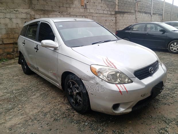 Toyota Matrix Hatchback AWD (1.8L 4cyl 4A) 2005 Silver