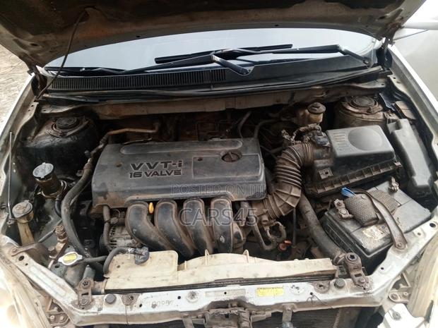 Toyota Matrix Hatchback AWD (1.8L 4cyl 4A) 2005 Silver