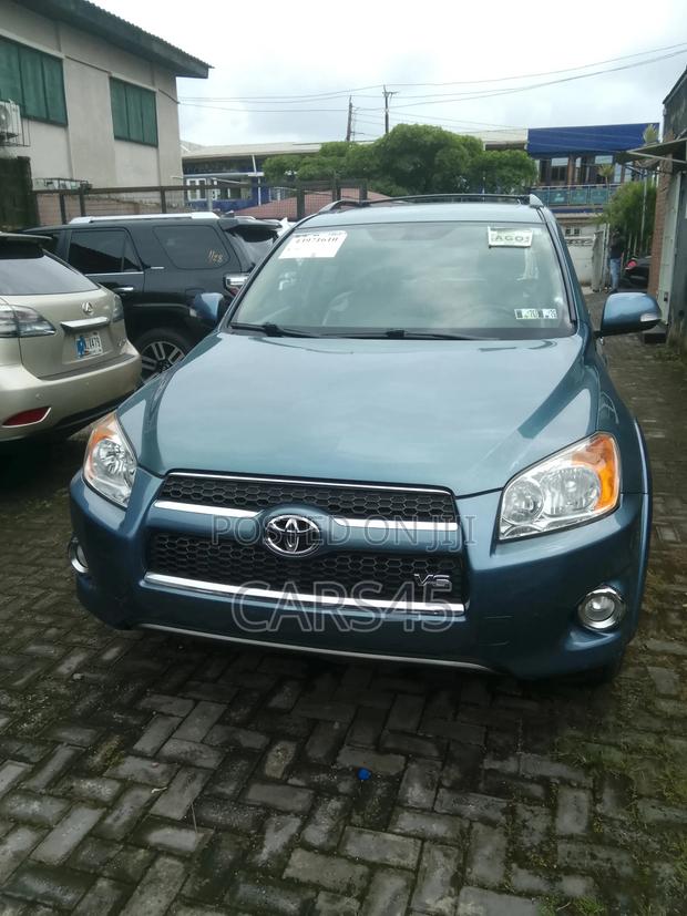 Toyota RAV4 2011 Blue