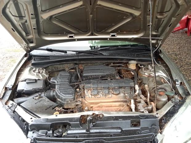 Honda Civic 2005 Gold