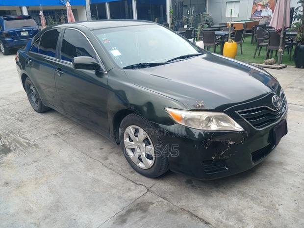 Toyota Camry LE 4dr Sedan (2.5L 4cyl 6A) 2011 Green