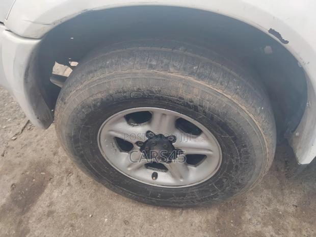 Isuzu D-MAX 2004 White