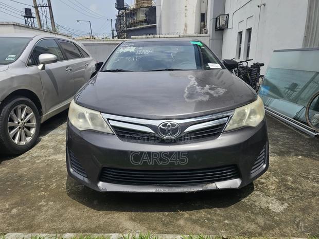 Toyota Camry 2014 Gray