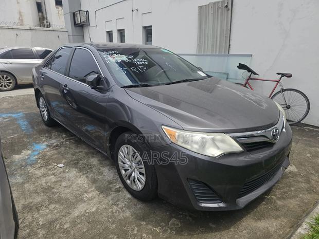 Toyota Camry 2014 Gray