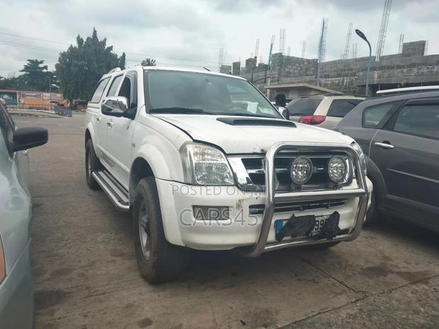Isuzu D-MAX 2004 White