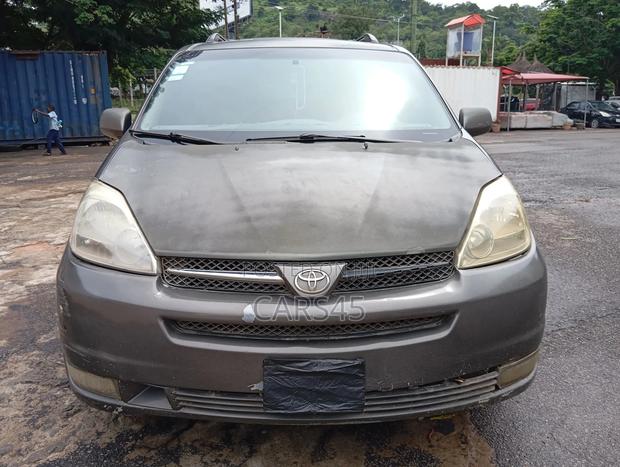 Toyota Sienna 2004 Gray