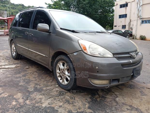 Toyota Sienna 2004 Gray