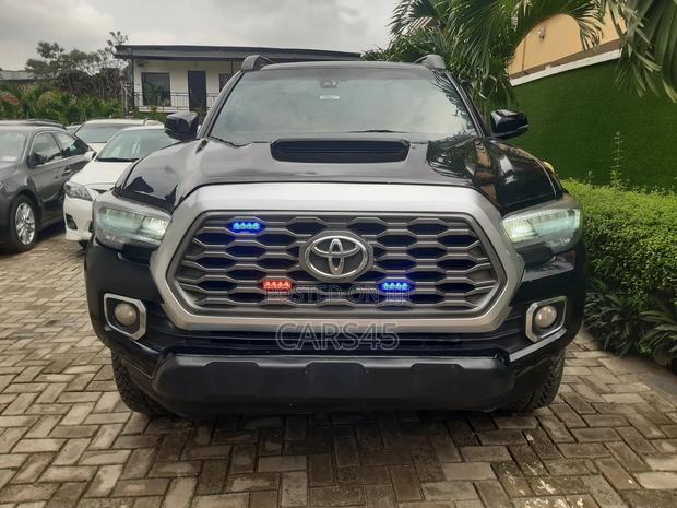 Toyota Tacoma 2018 Black