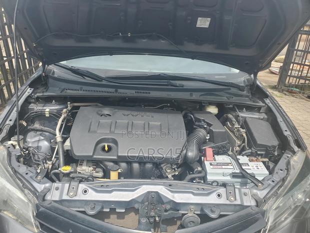 Toyota Corolla LE Eco (1.8L 4cyl 2A) 2017 Gray