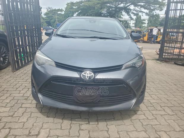 Toyota Corolla LE Eco (1.8L 4cyl 2A) 2017 Gray