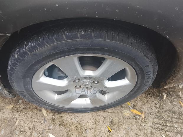 Toyota Matrix Hatchback AWD (1.8L 4cyl 4A) 2006 Gray