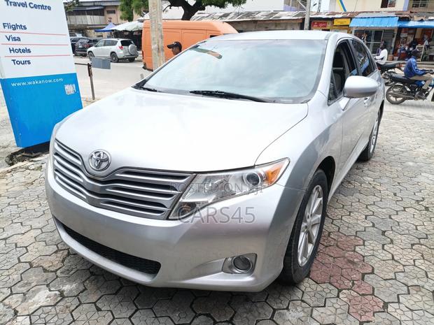 Toyota Venza 2010 Silver