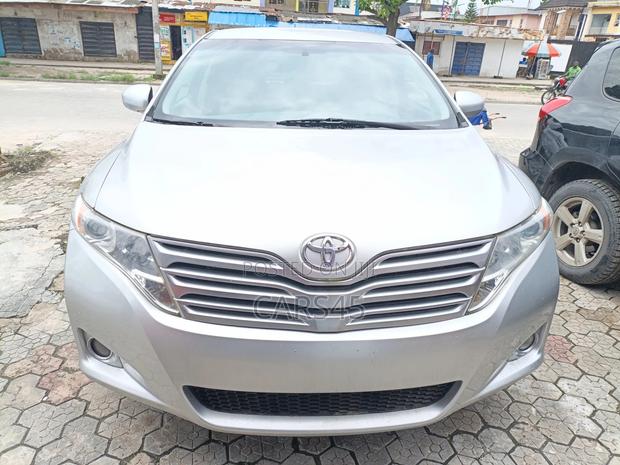 Toyota Venza 2010 Silver