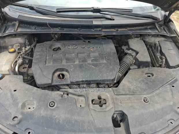 Toyota Avensis 2010 Gray