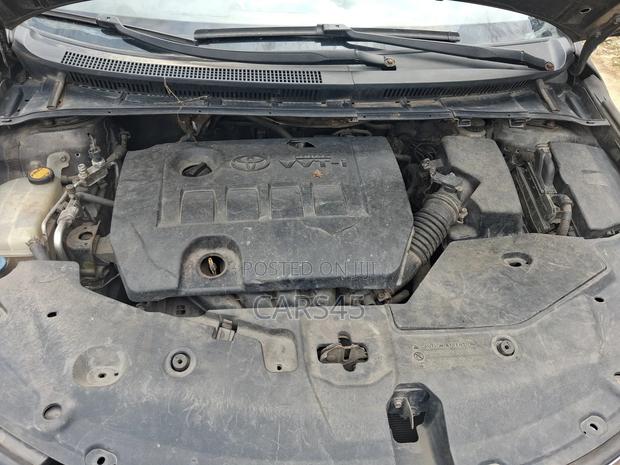 Toyota Avensis 2010 Gray