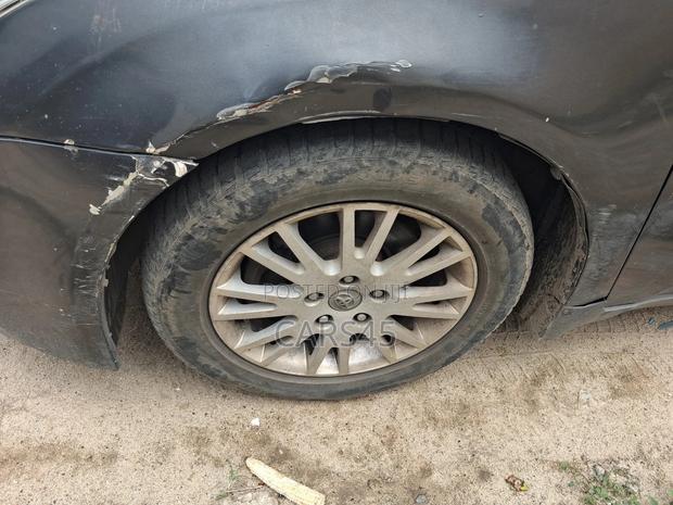 Toyota Avensis 2010 Gray