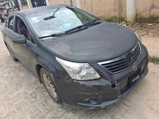 Toyota Avensis 2010 Gray