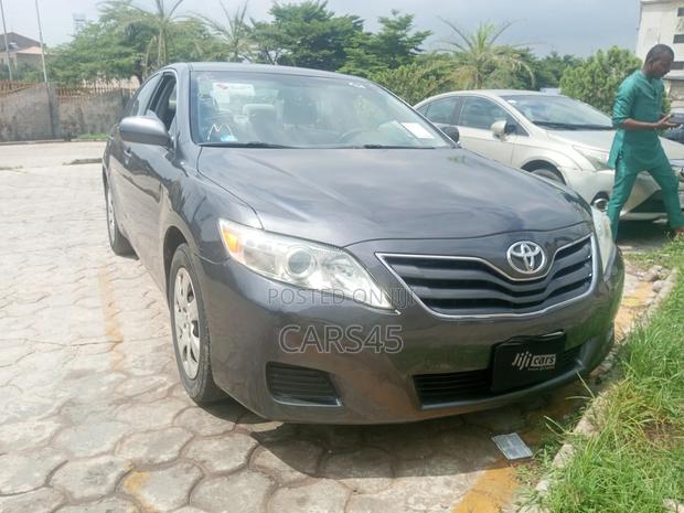 Toyota Camry 2011 Gray