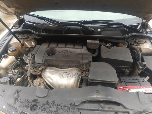 Toyota Camry 2011 Gold
