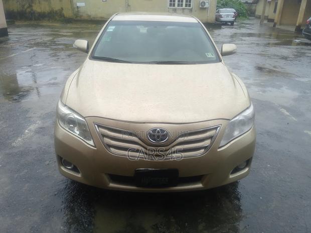 Toyota Camry 2011 Gold