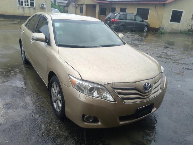 Toyota Camry 2011 Gold