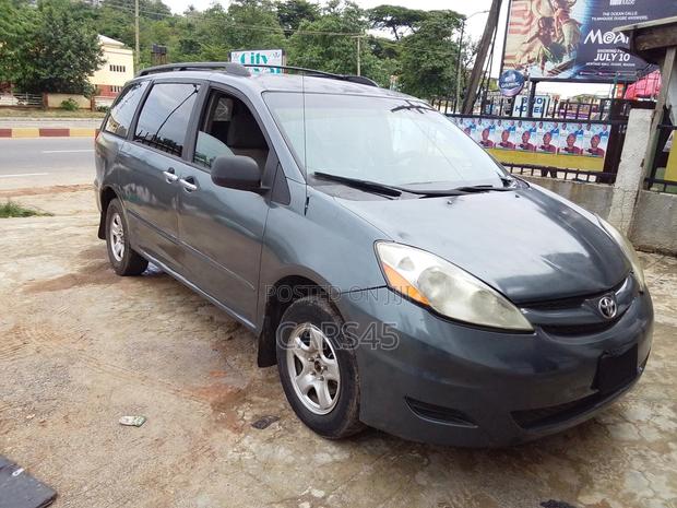 Toyota Sienna 2009 Gray
