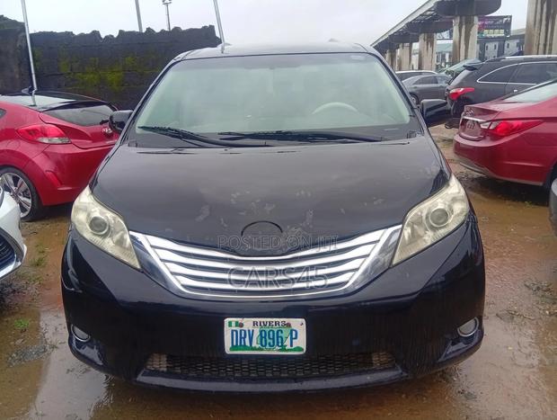 Toyota Sienna 2013 Black